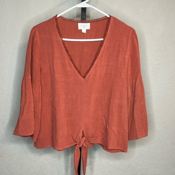 Everly Tops - 064 - Everly NWOT Coral Long Sleeve Crop, Size Small